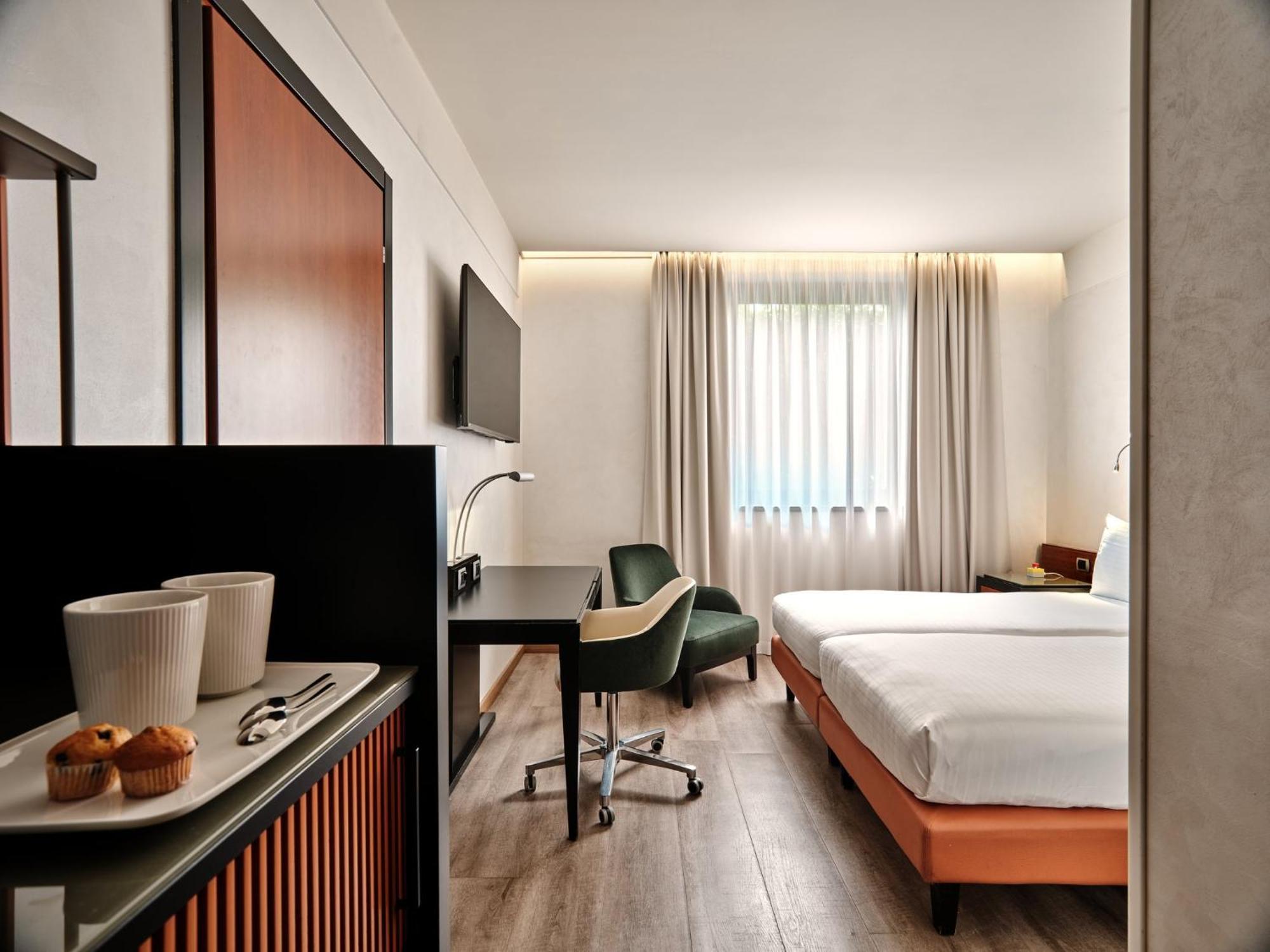 Crowne Plaza Milan - Malpensa Airport By Ihg Hotel Case Nuove  Exterior foto