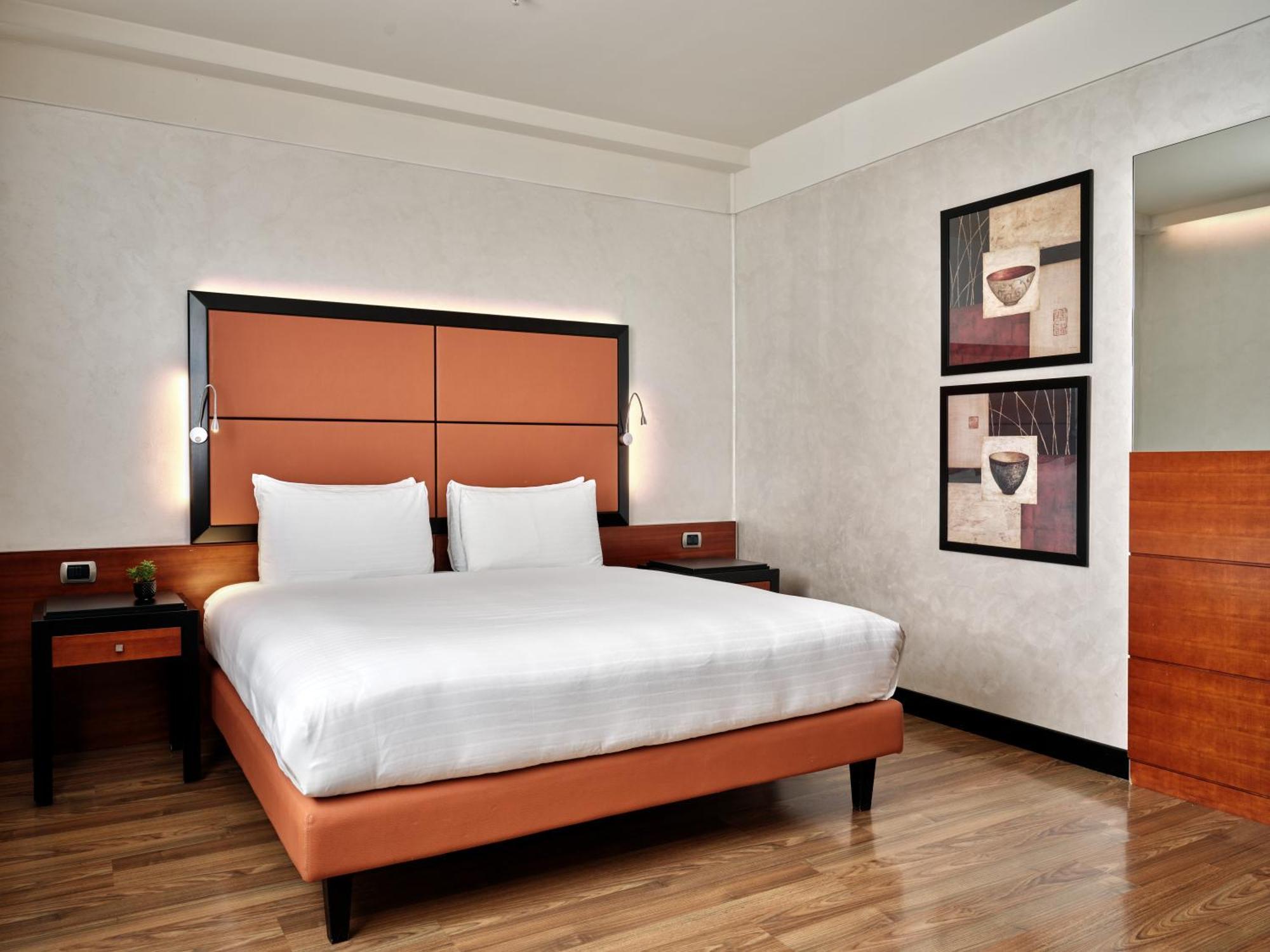 Crowne Plaza Milan - Malpensa Airport By Ihg Hotel Case Nuove  Exterior foto